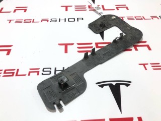 Кронштейн крепления фары противотуманной правой, ориг. номер 1493748-00-A, Tesla Model Y 2020-2026