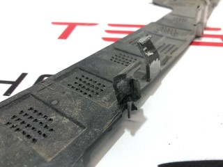 Кронштейн крепления фары противотуманной правой, ориг. номер 1493748-00-A, Tesla Model Y 2020-2026