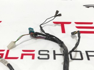 прочая запчасть, ориг. номер 1041318-00-G, Tesla Model S 2012-2016