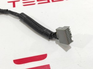 прочая запчасть, ориг. номер 1041318-00-G, Tesla Model S 2012-2016
