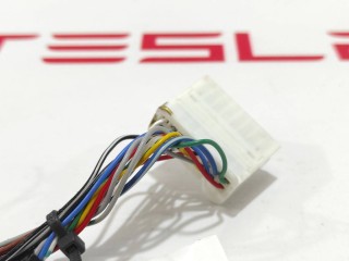 Фишка (разъем) электропроводка подкапотная, ориг. номер 1072447-82-A, Tesla Model X 2015-2021