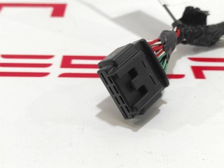 Фишка (разъем) электропроводка подкапотная, ориг. номер 1072447-82-A, Tesla Model X 2015-2021