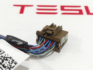 Фишка (разъем) электропроводка подкапотная, ориг. номер 1072447-82-A, Tesla Model X 2015-2021