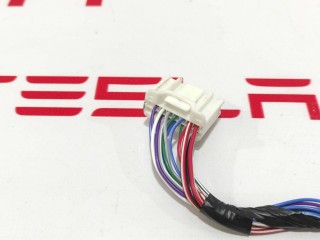 Фишка (разъем) электропроводка подкапотная, ориг. номер 1072447-82-A, Tesla Model X 2015-2021
