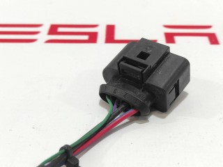 Фишка (разъем) электропроводка подкапотная, ориг. номер 1072447-82-A, Tesla Model X 2015-2021