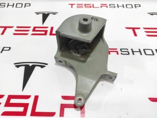 Кронштейн крепления двигателя, ориг. номер 1034558-S0-E, Tesla Model S 2012-2016
