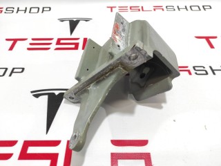 Кронштейн крепления двигателя, ориг. номер 1034558-S0-E, Tesla Model S 2012-2016