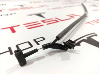 Трос открытия лючка порта зарядки, ориг. номер 1067677-00-C, Tesla Model X 2015-2021