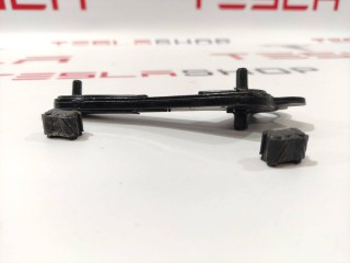 Кронштейн направляющая люка, ориг. номер 6008675-00-E, 6008675-00-D, Tesla Model S