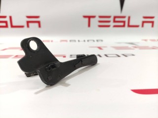 Кронштейн направляющая люка, ориг. номер 6008675-00-E, 6008675-00-D, Tesla Model S