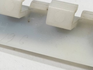 Кронштейн накладки панели дворников, ориг. номер 1063006-00-C, Tesla Model X 2015-2021