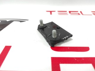 Кронштейн крепления рейлингов, ориг. номер 6008628-00-A, Tesla Model S 2012-2016