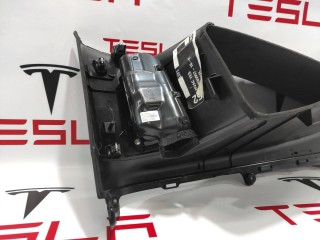 Накладка стойки С, ориг. номер 1035957-16-E, Tesla Model X 2015-2021