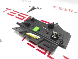 Декоративная накладка центральной панели, ориг. номер 1042772-13-C, Tesla Model X 2015-2021