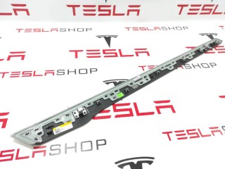 Накладка декоративная обшивки двери, ориг. номер 1035826-23-B, Tesla Model X 2015-2021