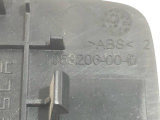 Заглушка облицовки крышки багажника, ориг. номер 1053206-00-D, Tesla Model X 2015-2021