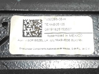 Накладка декоративная стойки A (магнит), ориг. номер 1050286-06-H, Tesla Model X 2015-2021
