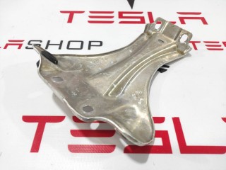 Кронштейн крепления стеклоочистителя, ориг. номер 1046405-00-E, Tesla Model X 2015-2021