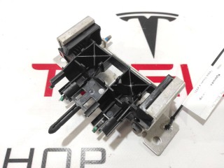 прочая запчасть, ориг. номер 1056505-00-E, Tesla Model S 2012-2016