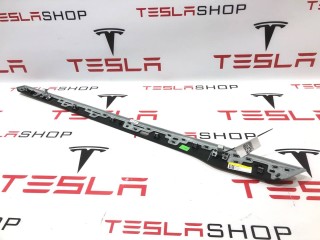 Накладка декоративная обшивки двери, ориг. номер 1036081-23-B, Tesla Model X 2015-2021