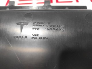 Ниша под монитором, ориг. номер 1045057-00-C, 1045058-00-B, Tesla Model X 2015-2021