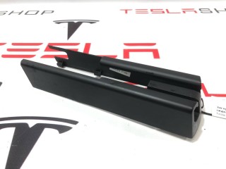 Заглушка салазки сиденья, ориг. номер 1061613-00-D, Tesla Model X 2015-2021