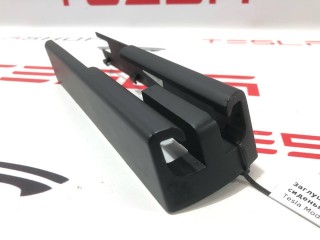 Заглушка салазки сиденья, ориг. номер 1061613-00-D, Tesla Model X 2015-2021