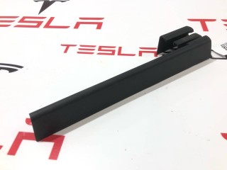 Заглушка салазки сиденья, ориг. номер 1061614-00-E, Tesla Model X 2015-2021