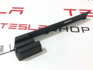 Заглушка салазки сиденья, ориг. номер 1061614-00-E, Tesla Model X 2015-2021