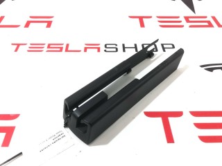 Заглушка салазки сиденья, ориг. номер 1062358-00-D, Tesla Model X 2015-2021