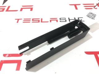Заглушка салазки сиденья, ориг. номер 1062358-00-D, Tesla Model X 2015-2021