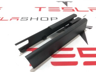 Заглушка салазки сиденья, ориг. номер 1061613-00-D, Tesla Model X 2015-2021
