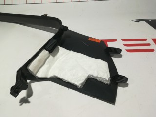 Накладка стойки А, ориг. номер 1086290-91-F, Tesla Model 3 2017-2021
