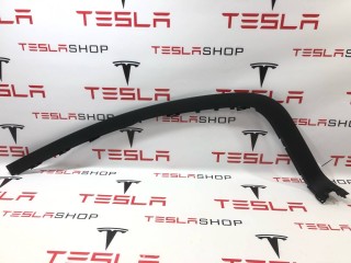 Накладка проема подъемной задней двери, ориг. номер 1105120-00-E, Tesla Model X 2015-2021