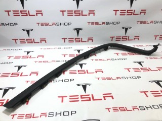 Накладка проема подъемной задней двери, ориг. номер 1105120-00-E, Tesla Model X 2015-2021