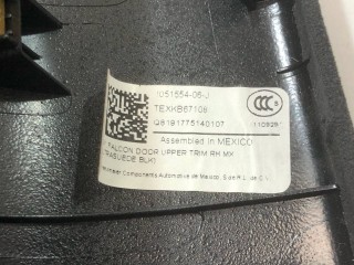 Накладка стекла, подъемной задней двери, ориг. номер 1051554-06-J, Tesla Model X 2015-2021