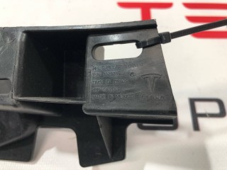 Кронштейн накладки, стойки C, ориг. номер 1079765-00-C, 1079765-00-B, Tesla Model X 2015-2021