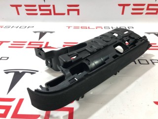 Накладка подъемной задней двери, ориг. номер 1055010-06-J, 1051557-00-E, Tesla Model X 2015-2021