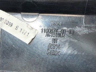 Накладка декоративная основания сидений 1-го ряда, ориг. номер 1100674-00-D, Tesla Model X 2015-2021