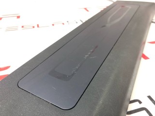 Накладка дверного порога, ориг. номер 1105148-00-B, Tesla Model X 2015-2021