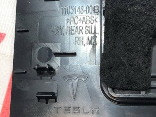 Накладка дверного порога, ориг. номер 1105148-00-B, Tesla Model X 2015-2021