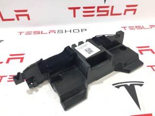 Кронштейн напольный 2-го ряда сидений, ориг. номер 1132785-00-A, Tesla Model X 2015-2021