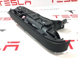 Накладка подъемной задней двери, ориг. номер 1055012-06-J, Tesla Model X 2015-2021