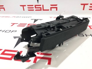 Накладка подъемной задней двери, ориг. номер 1055012-06-J, Tesla Model X 2015-2021