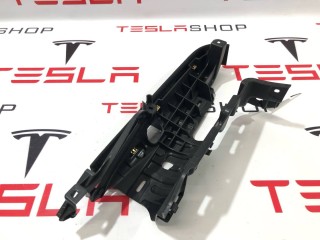 Накладка подъемной задней двери, ориг. номер 1055012-06-J, Tesla Model X 2015-2021