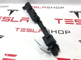 Кронштейн порога двери, ориг. номер 1053726-00-B, Tesla Model X 2015-2021