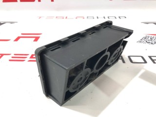 Опора под домкрат (подушка), ориг. номер 1045887-00-B, Tesla Model X 2015-2021