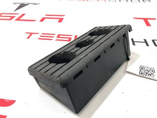 Опора под домкрат (подушка), ориг. номер 1045887-00-B, Tesla Model X 2015-2021