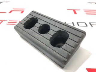 Опора под домкрат (подушка), ориг. номер 1045887-00-B, Tesla Model X 2015-2021