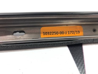 Молдинг подъемной задней двери, ориг. номер 1032250-00-J, Tesla Model X 2015-2021